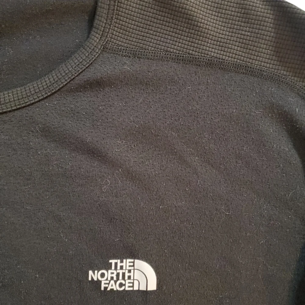 The North Face Men's Black Vapor Wick Pullover‎ Long Sleeve Shirt